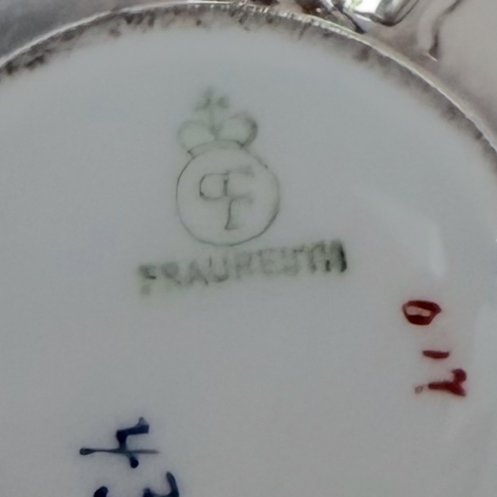 VINTAGE SET OF 2 DEMITASSE CUPS - Picture 6 of 6